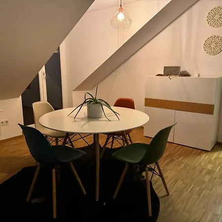 Apartment 2-zi Dg Direkt An Der U3 Munich
