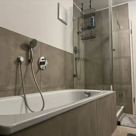 Apartment 2-zi Dg Direkt An Der U3 *